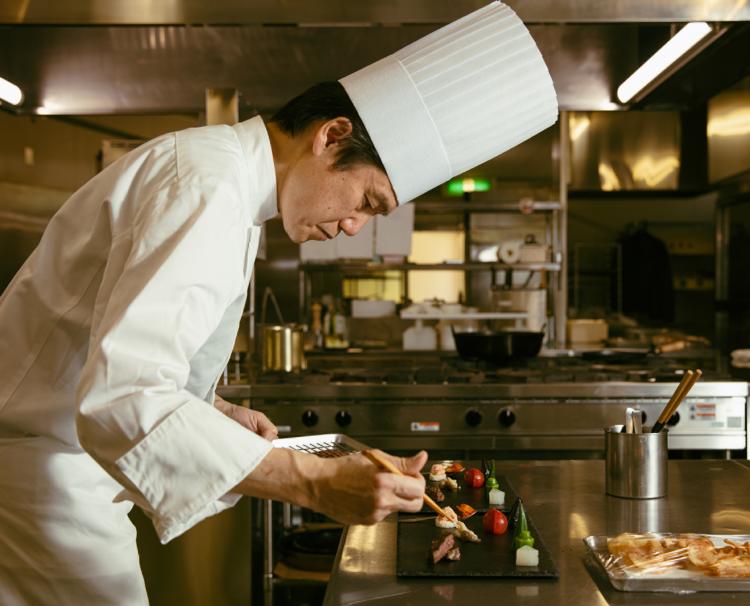 TERRACE GLANZ（テラスグランツ）。スタッフ。一皿一皿心を込めて丁寧に料理を仕上げてくれる大河原シェフ