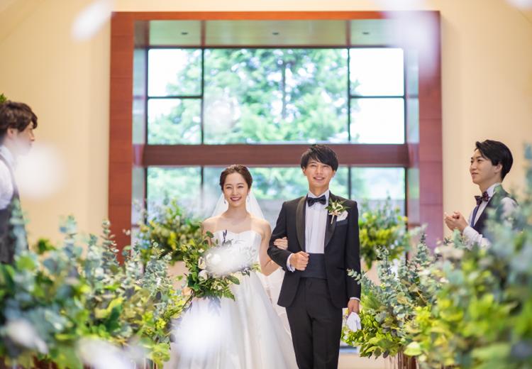 TERRACE GLANZ（テラスグランツ）。挙式会場。ゲストとの距離が近いため、アットホームな挙式を叶えられます