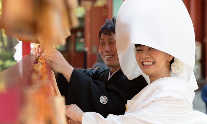 中松屋旅館。演出・小物。前撮りや記念撮影では、カメラマンがふたりの最高の表情を写真に収めてくれます