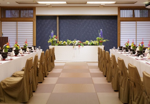 中松屋旅館。披露宴会場。モダンな琉球畳が目を引く『紅葉』には、40名まで収容可能