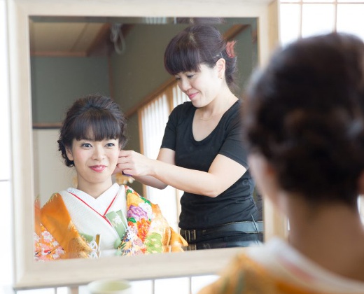 中松屋旅館。スタッフ。花嫁の美しさを丁寧に引き出してくれる美容スタッフ