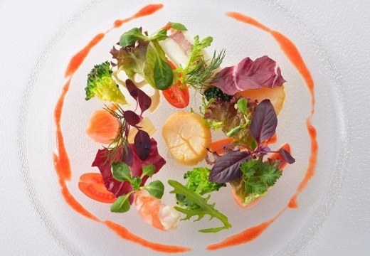 ルグラン軽井沢ホテル&リゾート。料理。寒暖差により旨みが凝縮した軽井沢産野菜を使った一皿