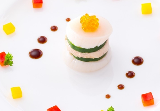 THE BELLCLASSIC KOFU(ベルクラシック甲府)。料理。食材本来の色味を活かしたアートのような盛り付けの一皿