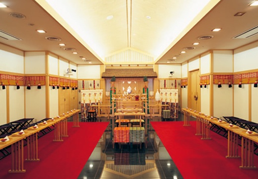 THE BELLCLASSIC KOFU(ベルクラシック甲府)。挙式会場。式場内の神殿には、最大50名まで参列することができます