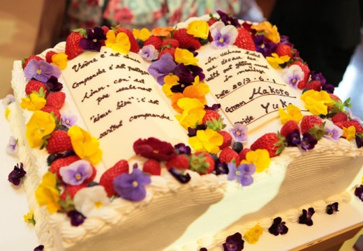 誓いの丘 イストアール。料理。華やかなウェディングケーキがパーティーを盛り上げてくれます