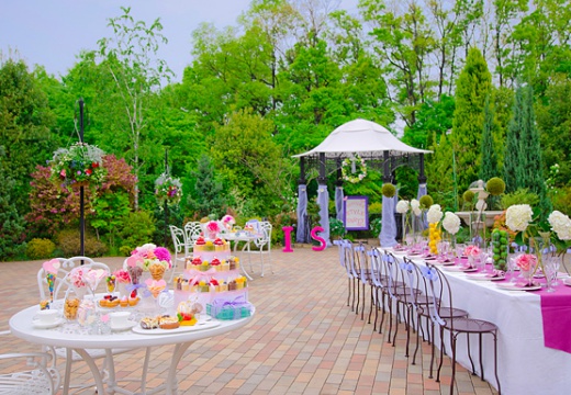 誓いの丘 イストアール。披露宴会場。オープンテラスを利用した開放的なガーデンパーティーもおすすめ