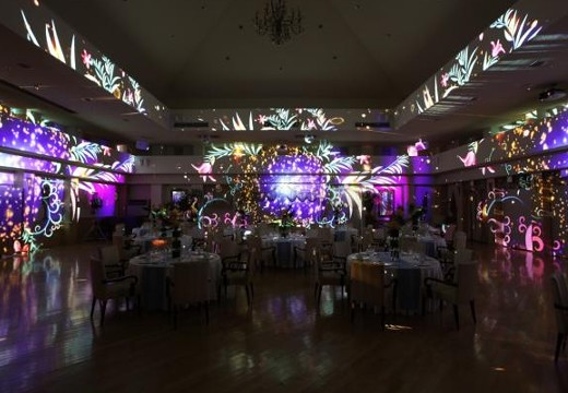 誓いの丘 イストアール。披露宴会場。3Dプロジェクションマッピング完備で、最新の映像演出が実現