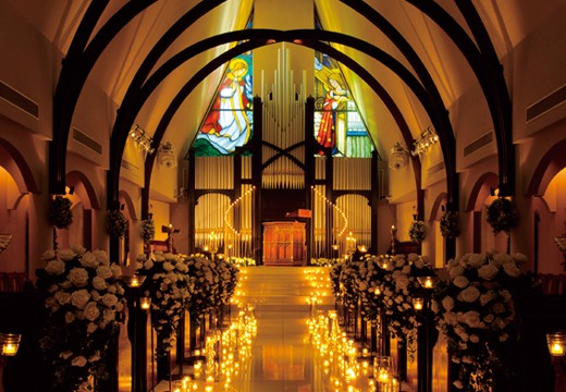 誓いの丘 イストアール。挙式会場。キャンドルの優しい灯がロマンティックな趣を演出