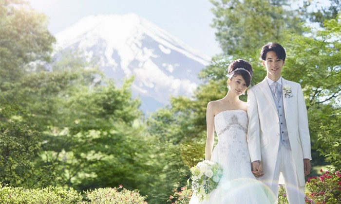 ホテル鐘山苑。演出・小物。日本一の富士山を借景に、四季の景色を眺められる広大な敷地を有しています