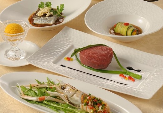 KONAYAHOTEL(コナヤホテル)。料理。幅広い年代のゲストに喜ばれる料理が揃います