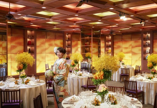KONAYAHOTEL(コナヤホテル)。披露宴会場。壁面に和紙を使用した披露宴会場『ルンブラン』