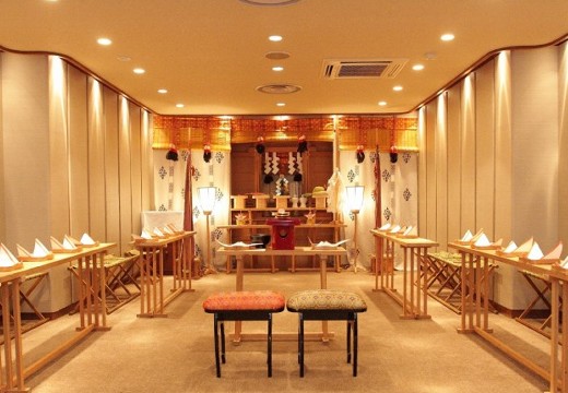 KONAYAHOTEL(コナヤホテル)。挙式会場。神前式の舞台となる館内神殿『けやき』は40名まで参列可能