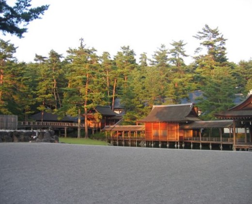 身曾岐神社。アクセス・ロケーション。静寂に包まれた境内には凛とした厳かな空気が漂います