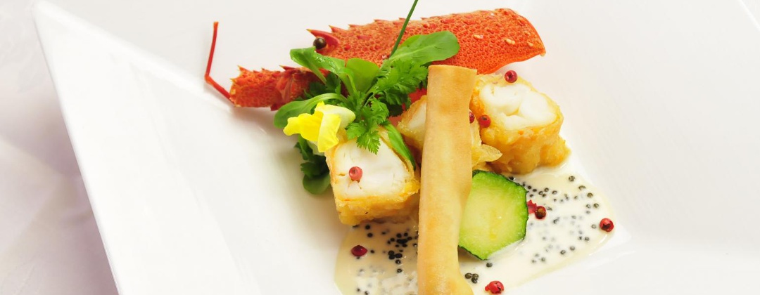 HEIDI’S FLOWER GARDEN(ハイジズフラワーガーデン)。料理。ハレの日にふさわしい高級食材を用いた一皿も登場。披露宴の進行に合わせて、出来立てがタイミングよくサーブされます