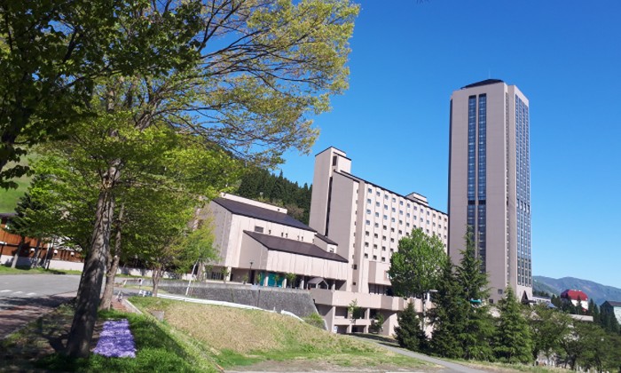 NASPA NEW OTANI(ナスパニューオータニ)。アクセス・ロケーション。越後の山々に囲まれたロケーションで憧れのリゾートウェディングが叶います