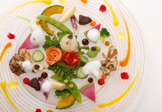 NASPA NEW OTANI(ナスパニューオータニ)。料理。盛り付けやあしらいがまるで芸術品のようなこだわりの逸品