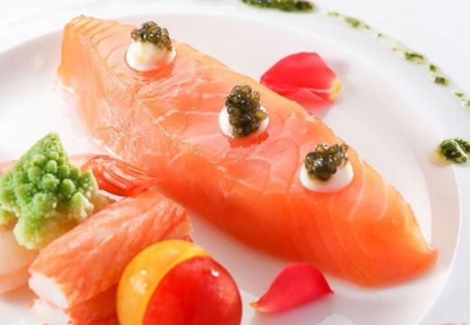 AFFRANCHIR QUEEN’S COURT(アーフランシェル・クィーンズコート)。料理。食材本来の色味を活かした彩り豊かな盛り付けも魅力