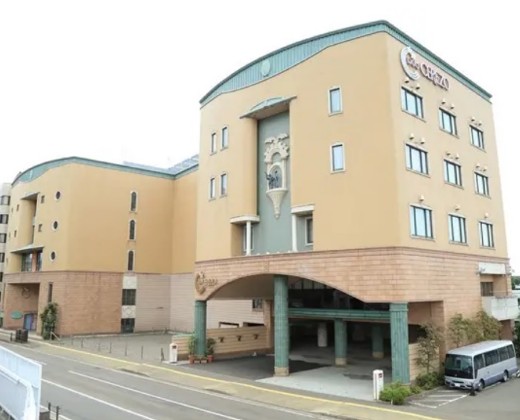 デュオ・セレッソ。アクセス・ロケーション。高田駅から一本道で遠方のゲストもアクセスしやすい会場です