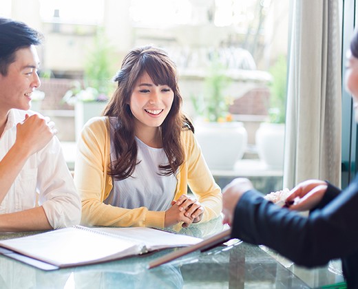 デュオ・セレッソ。スタッフ。ふたりの思い描く結婚式を親身なプランナーと打ち合わせ