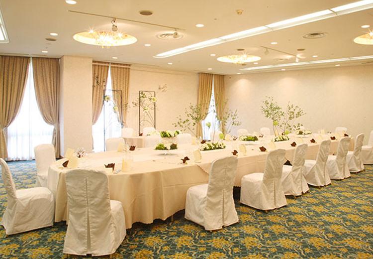 ANAクラウンプラザホテル新潟。披露宴会場。最少で6名から対応可能。家族、親族での会食にも最適です