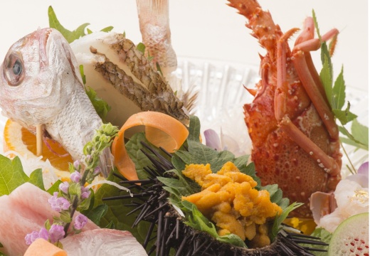 Geo World VIP(ジオ・ワールド ビップ)。料理。地元でとれた魚介は新鮮そのもの。豊富な海の幸にゲストも満足