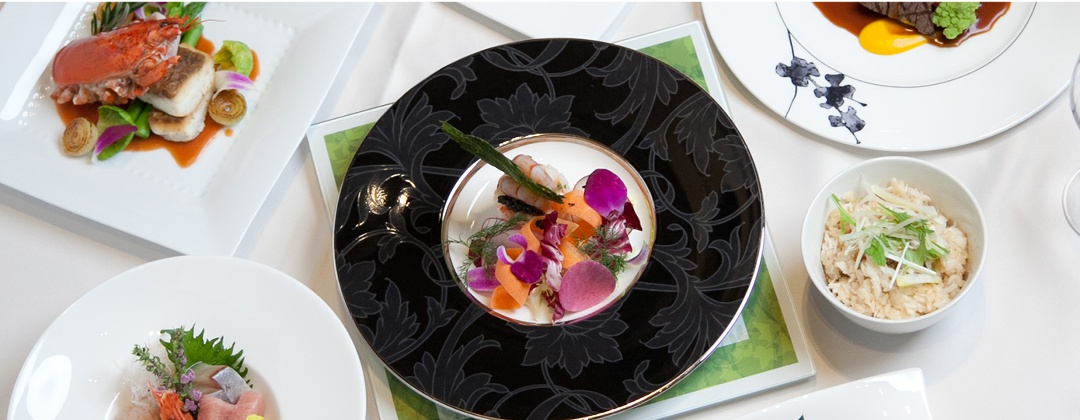 HILLSIDE VILLA Ciel et Vert(ヒルサイドヴィラ シエル ヴェルト)。料理。婚礼料理の枠を超えた独創的な料理の数々。ふたりとゲストの大切な一日を華やかに彩ってくれます