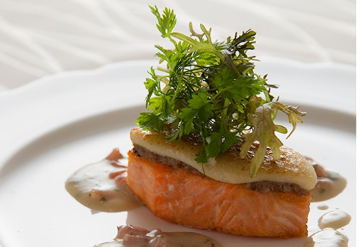 HILLSIDE VILLA Ciel et Vert(ヒルサイドヴィラ シエル ヴェルト)。料理。一皿一皿の温度感を大切にしたサービススタイルも魅力です