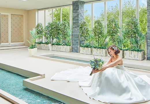 HILLSIDE VILLA Ciel et Vert(ヒルサイドヴィラ シエル ヴェルト)。挙式会場。『ウォーターステージ』では幸せな瞬間が水面に映りこみます