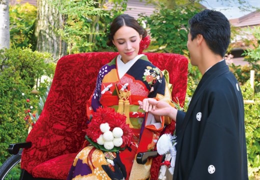 The Garden Terrace おゝ乃（ザ・ガーデンテラス オオノ）。挙式会場。ゲストの拍手の中、人力車で神殿へと参進する『参進の儀』