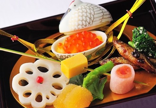 ホテルニューオータニ長岡。料理。季節感を大切にした、日本の伝統的食材が器を彩ります