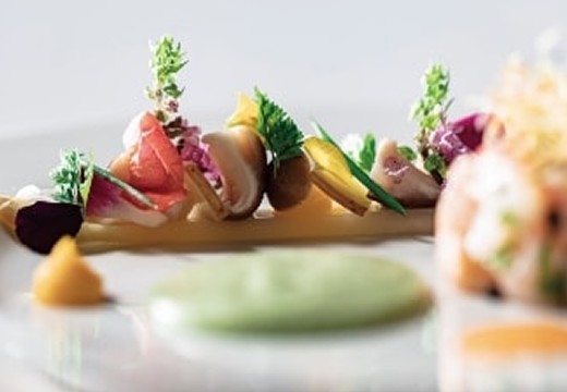 新潟グランドホテル。料理。アートのような美しい盛り付けも魅力的な一品です