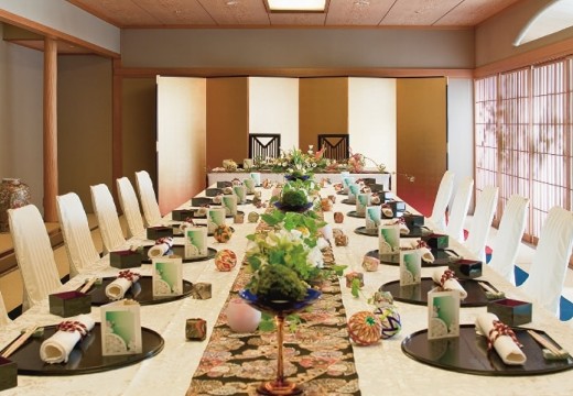 新潟グランドホテル。披露宴会場。和の雰囲気が魅力的な『美禄の間』は20名まで着席可能