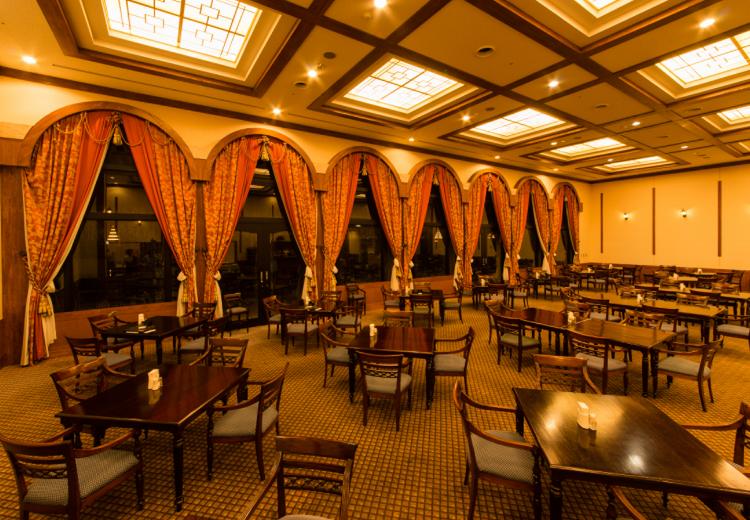 ロイヤル胎内パークホテル。披露宴会場。クラシカルな趣が印象的な『レストランミサゴ』