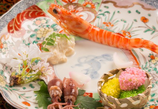 清雲亭 山重。料理。新鮮な日本海の幸は、県外から訪れたゲストにも喜ばれるでしょう