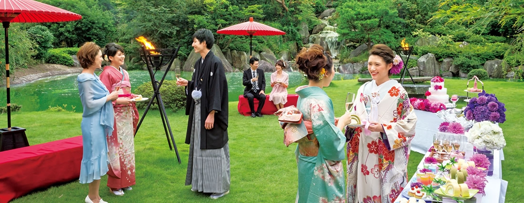 Japanese Resort Wedding SENKEI＆KAHOU（ジャパニーズ リゾート ウェディング センケイ＆カホウ／ホテル泉慶・華鳳）。演出・小物。ガーデンでデザートビュッフェを行うことも可能。スイーツを片手にゲストと和やかな時間を過ごせます