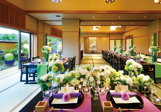 Japanese Resort Wedding SENKEI＆KAHOU（ジャパニーズ リゾート ウェディング センケイ＆カホウ／ホテル泉慶・華鳳）。披露宴会場。『はさ木』は6名から利用できる少人数向けの会場です