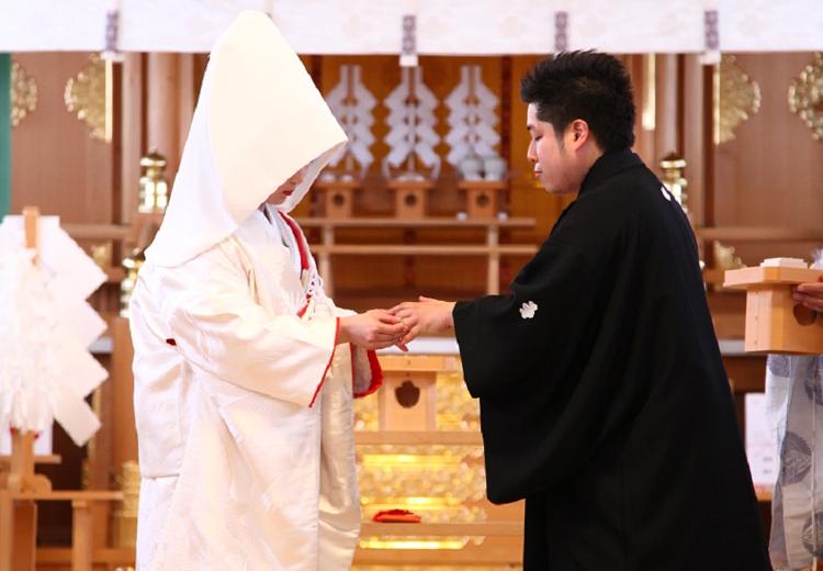 諏訪神社(新発田)。伝統的な儀式はもちろん、指輪交換も取り入れることができます