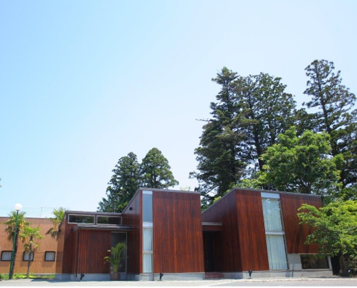 ザ レストランスワンレイク。アクセス・ロケーション。緑に囲まれて佇むガーデン付きの一軒家レストラン