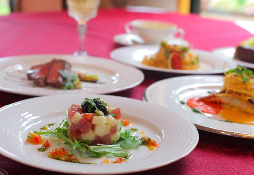 ザ レストランスワンレイク。料理。食材の色を活かした彩り豊かな盛り付けはゲストの期待を高めます