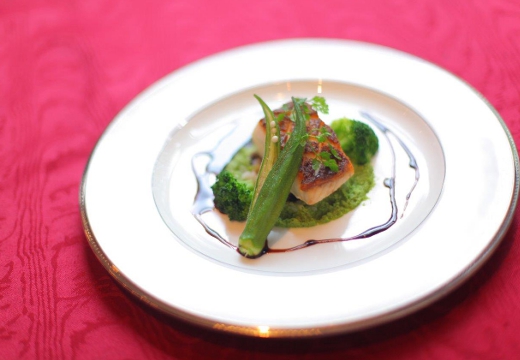 ザ レストランスワンレイク。料理。披露宴の進行に合わせて出来立てを最適なタイミングでサーブ