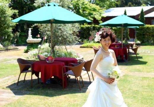 ザ レストランスワンレイク。披露宴会場。爽やかな風が吹くガーデンでのパーティーもおすすめ