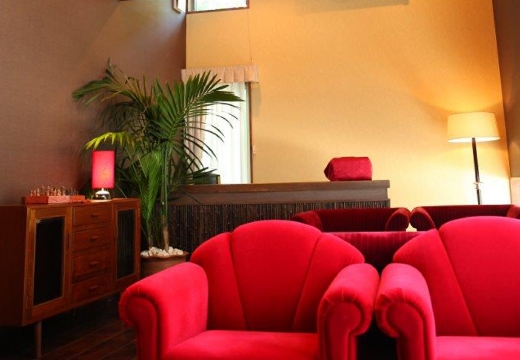 ザ レストランスワンレイク。披露宴会場。ゆったりと寛いで過ごせるラウンジも完備されています