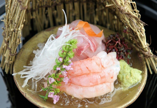 髙志の宿 髙島屋。料理。日本海で獲れた新鮮な海の幸を存分に味わうことができます
