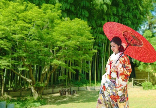 髙志の宿 髙島屋。挙式会場。四季折々に表情を変える庭園は、花嫁衣装が一層美しく映えます