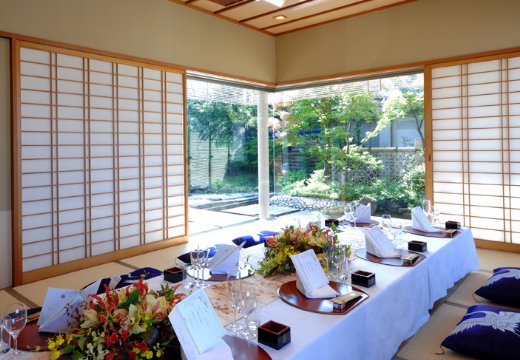 アートホテル上越。披露宴会場。日本庭園を望む『妙高』には、40名まで招待できます