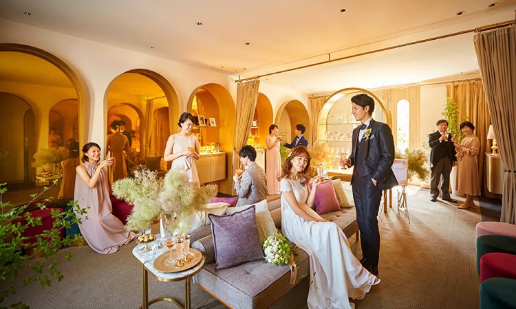小さな結婚式 新潟店。演出・小物。ウェイティングスペースではドリンクを用意してゲストをもてなすことも可能