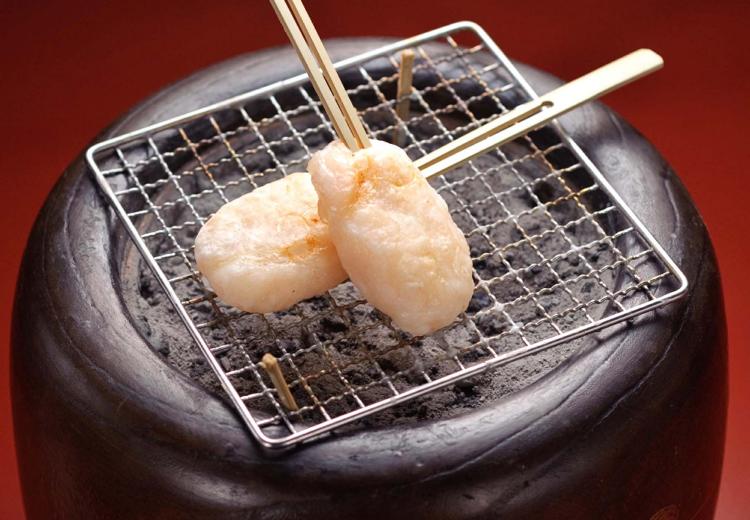 磯料理 松月。料理。「白えび団子」には1個に200匹もの白エビを贅沢に使用