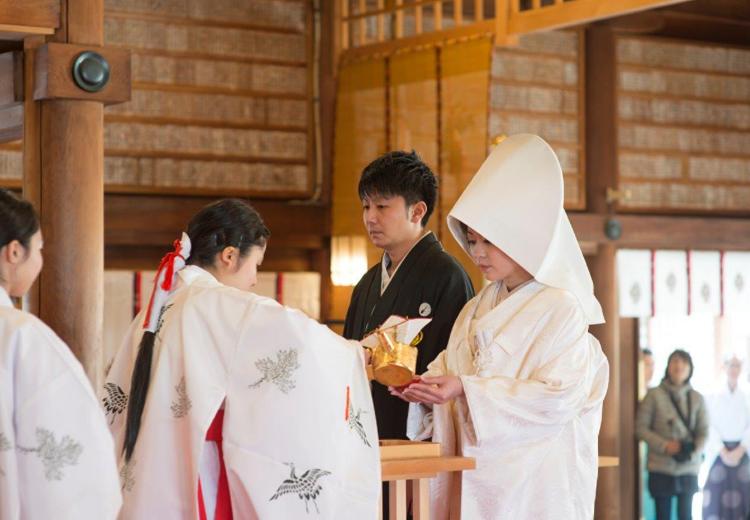 磯料理 松月。挙式会場。儀式の作法や流れは、神職や巫女がしっかりとサポート