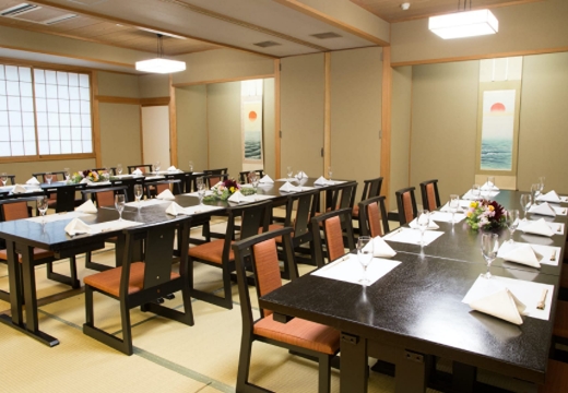 TONAMI翔凜館(砺波翔凜館)。披露宴会場。和室の会場も用意されており、少人数の会食にもおすすめです