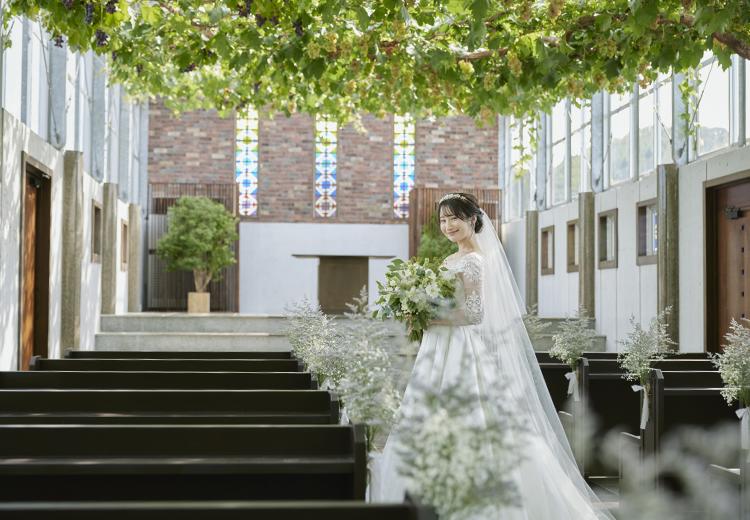 ぶどうの森。挙式会場。石川県最大級の天井高を誇るチャペルは、開放感たっぷり
